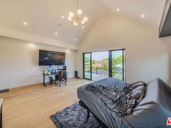 3932 Glencoe Avenue, Venice CA 90291