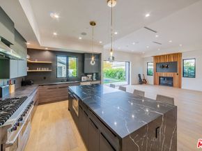 3932 Glencoe Avenue, Venice CA 90291