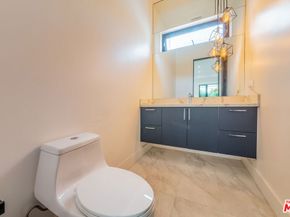 3932 Glencoe Avenue, Venice CA 90291