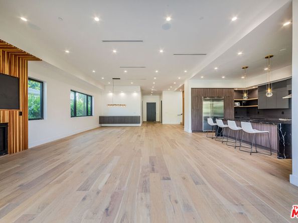 3932 Glencoe Avenue, Venice CA 90291