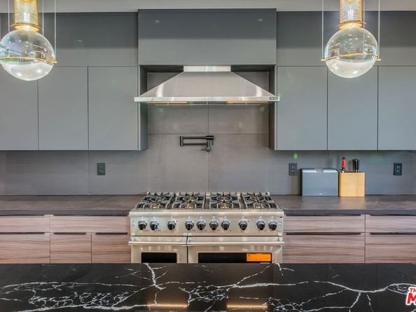 3932 Glencoe Avenue, Venice CA 90291