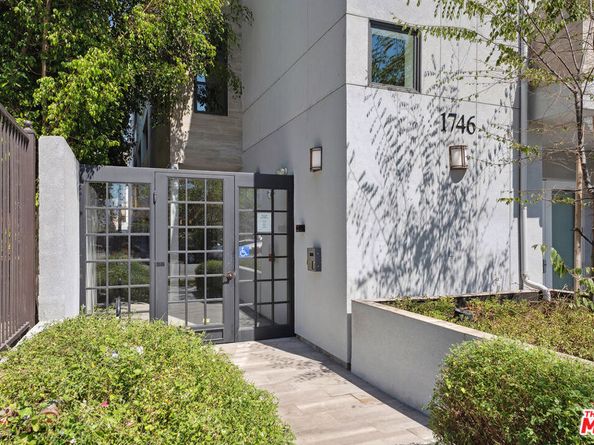 1746 Garfield Place 202, Los Angeles CA 90028