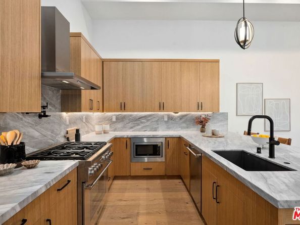 6325 Primrose Avenue, Los Angeles CA 90068