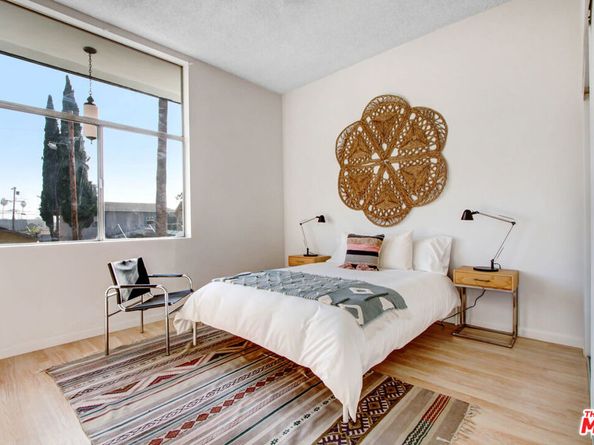 1045 N Ardmore Avenue, Los Angeles CA 90029