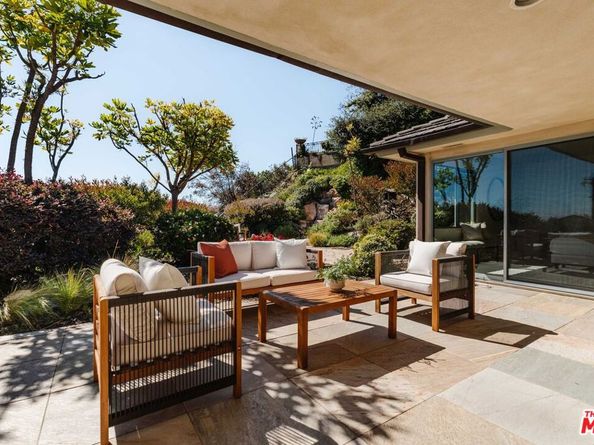 1109 El Medio Avenue, Pacific Palisades CA 90272