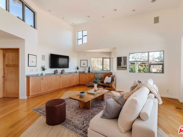 1109 El Medio Avenue, Pacific Palisades CA 90272