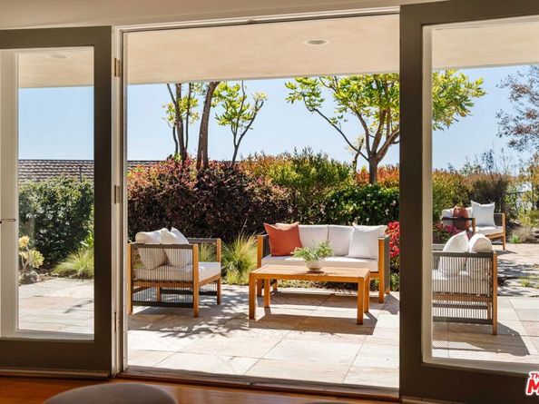 1109 El Medio Avenue, Pacific Palisades CA 90272