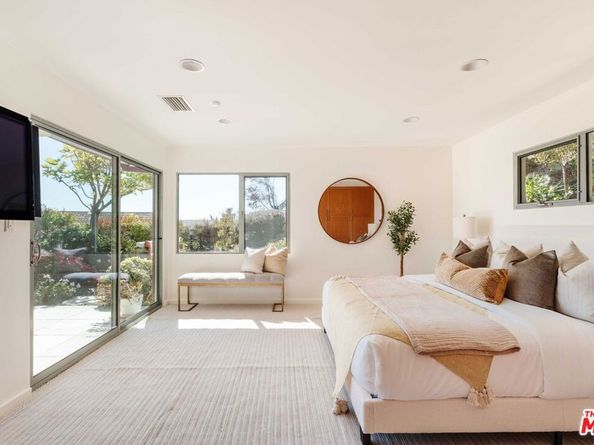 1109 El Medio Avenue, Pacific Palisades CA 90272