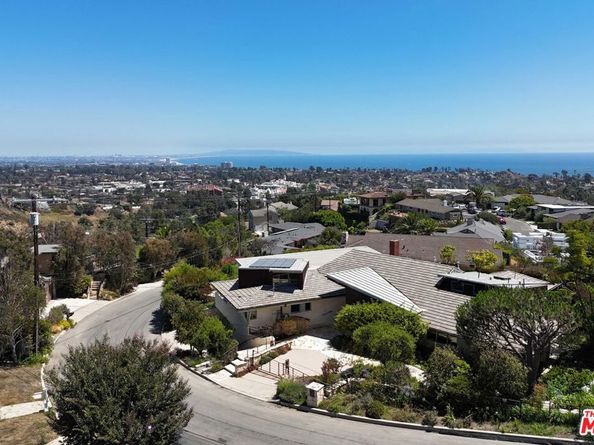 1109 El Medio Avenue, Pacific Palisades CA 90272