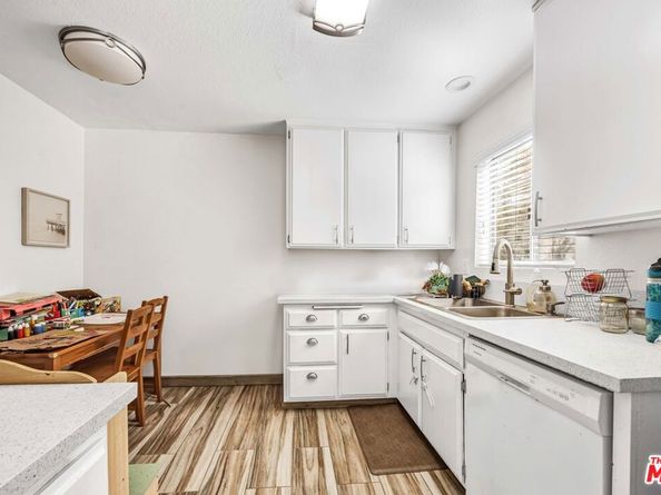 12940 Riverside Drive 108, Sherman Oaks CA 91423