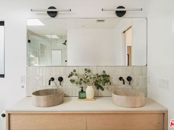 3039 Vineyard Avenue, Los Angeles CA 90016