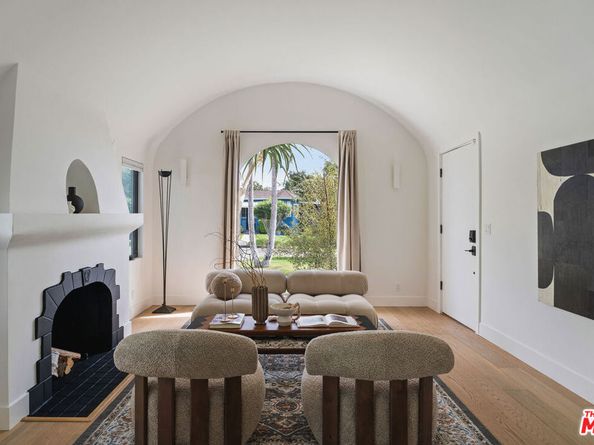 3039 Vineyard Avenue, Los Angeles CA 90016