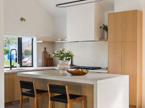 3039 Vineyard Avenue, Los Angeles CA 90016