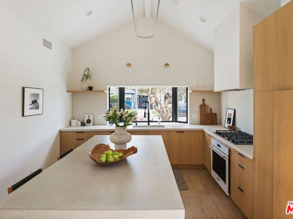 3039 Vineyard Avenue, Los Angeles CA 90016
