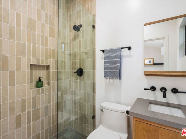 3039 Vineyard Avenue, Los Angeles CA 90016