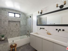 3039 Vineyard Avenue, Los Angeles CA 90016