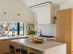 3039 Vineyard Avenue, Los Angeles CA 90016