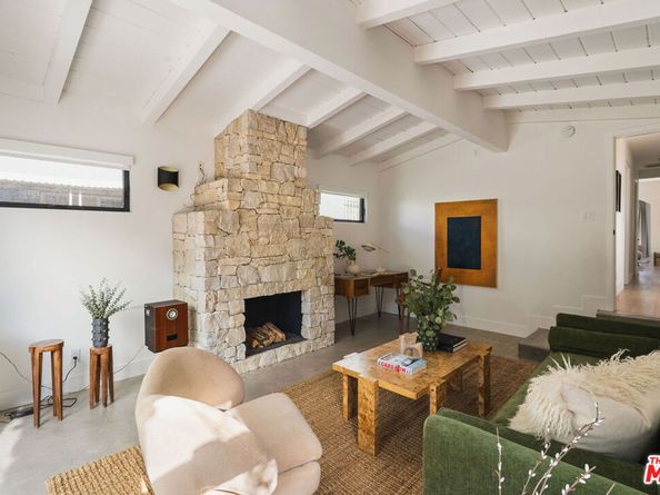 3039 Vineyard Avenue, Los Angeles CA 90016