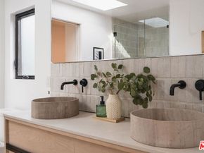 3039 Vineyard Avenue, Los Angeles CA 90016
