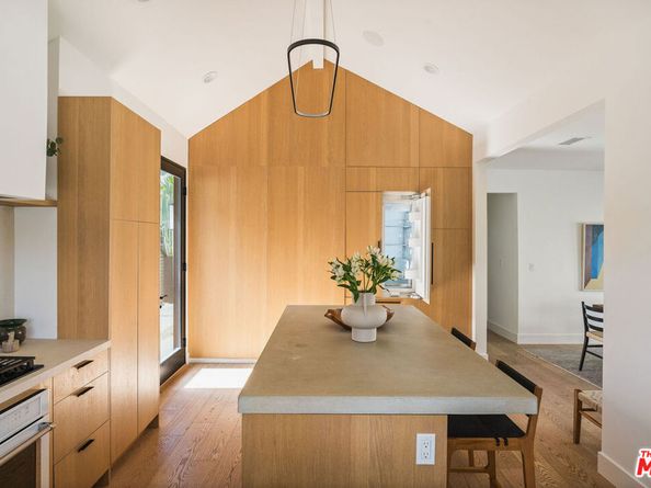 3039 Vineyard Avenue, Los Angeles CA 90016