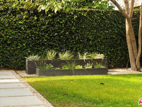 3039 Vineyard Avenue, Los Angeles CA 90016