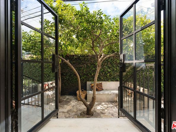 3039 Vineyard Avenue, Los Angeles CA 90016