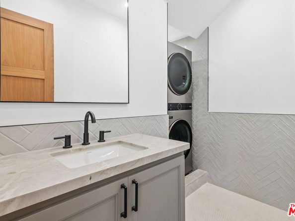 836 S Muirfield Road, Los Angeles CA 90005