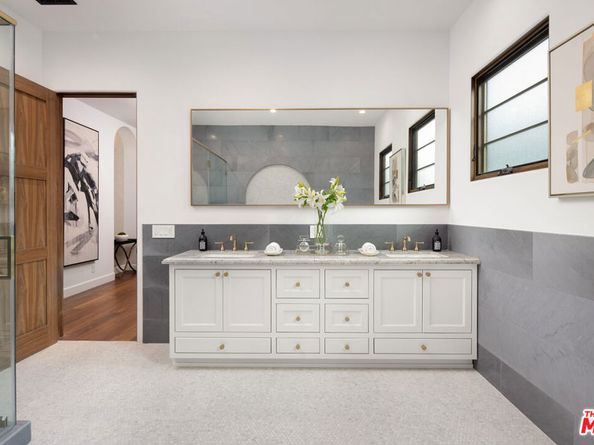 836 S Muirfield Road, Los Angeles CA 90005