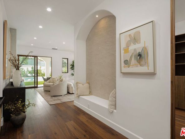 836 S Muirfield Road, Los Angeles CA 90005