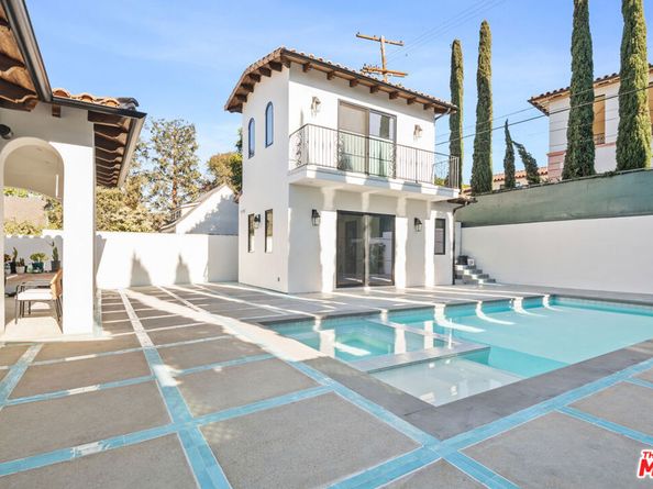 836 S Muirfield Road, Los Angeles CA 90005