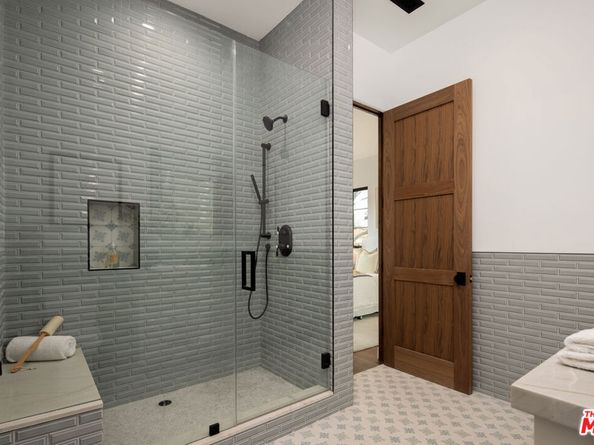 836 S Muirfield Road, Los Angeles CA 90005