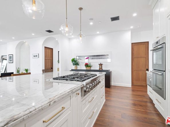 836 S Muirfield Road, Los Angeles CA 90005