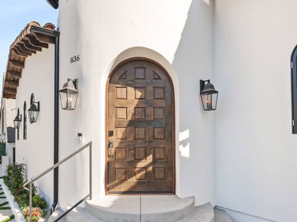 836 S Muirfield Road, Los Angeles CA 90005