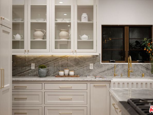 836 S Muirfield Road, Los Angeles CA 90005