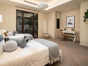 6005 La Jolla Scenic Dr S, La Jolla CA 92037