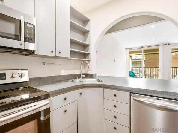 2402 Altisma Way G, Carlsbad CA 92009