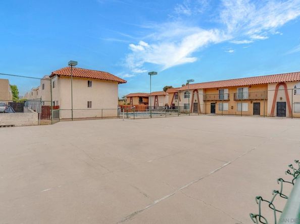 486 S Anza St, El Cajon CA 92020