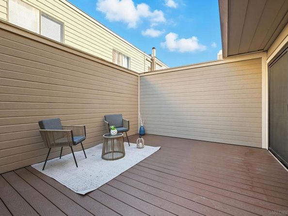 9270 Towne Centre Dr 31, San Diego CA 92121