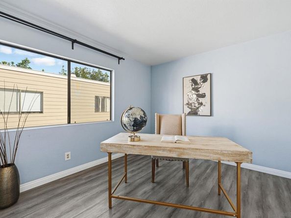 9270 Towne Centre Dr 31, San Diego CA 92121