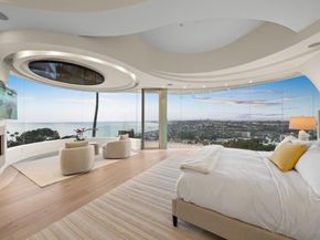 7455 Hillside Dr, La Jolla CA 92037