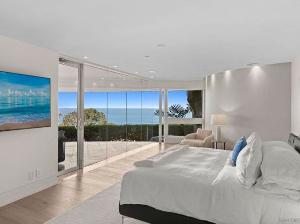 7455 Hillside Dr, La Jolla CA 92037