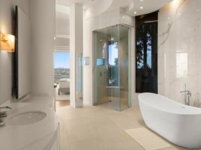 7455 Hillside Dr, La Jolla CA 92037