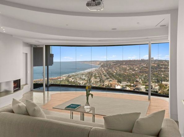 7455 Hillside Dr, La Jolla CA 92037