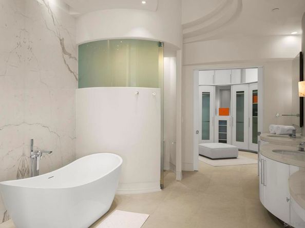 7455 Hillside Dr, La Jolla CA 92037