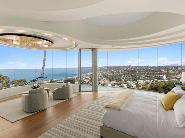 7455 Hillside Dr, La Jolla CA 92037