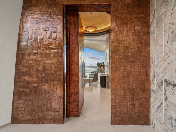 7455 Hillside Dr, La Jolla CA 92037