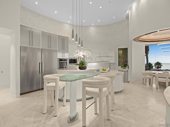 7455 Hillside Dr, La Jolla CA 92037