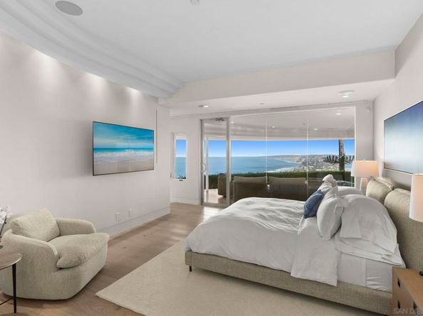 7455 Hillside Dr, La Jolla CA 92037