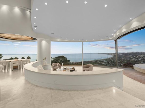 7455 Hillside Dr, La Jolla CA 92037