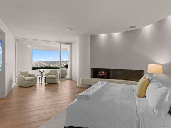 7455 Hillside Dr, La Jolla CA 92037